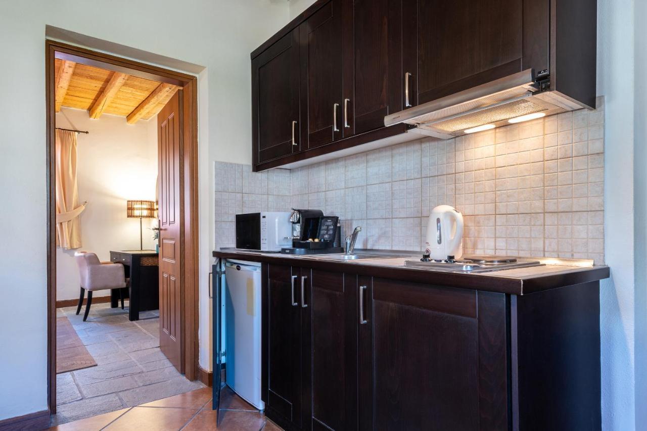 Lively Lofts By The Varos Residences ภายนอก รูปภาพ